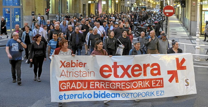 Manifestación de Sare para denunciar la retirada del tercer grado a Xabier Atristain y su ingreso en prisión.