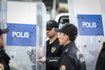 Dos policías han resultado heridos en el atentado contra el Ministerio turco del Interior en Ankara.