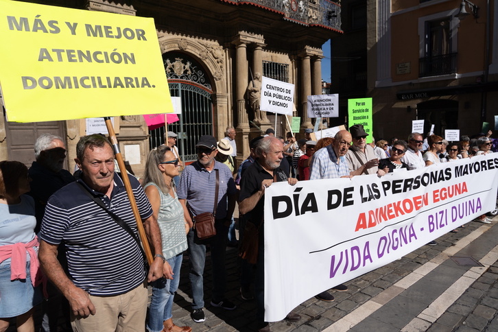 Protesta este domingo en Iruñea, en el Día de las Personas Mayores.