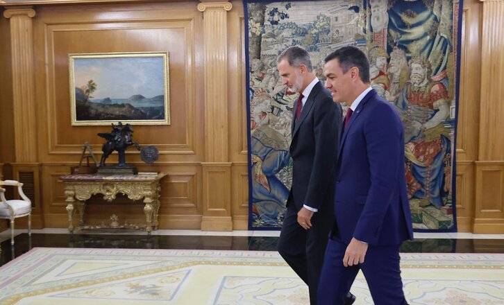 Felipe de Borbón y Pedro Sánchez, al inicio de su reunión.