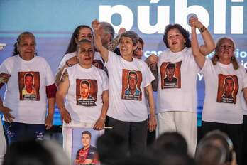 Familiares de las víctimas participaron en el acto oficial.