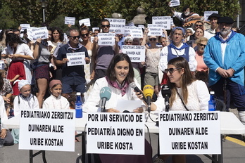 Movilización en Uribe Kosta en demanda de un servicio de pediatria digno. 