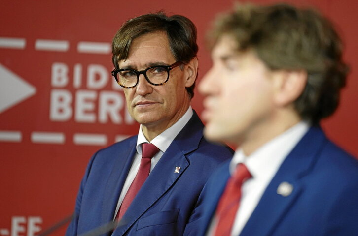 El primer secretario del PSC, Salvador Illa, junto al secretario general del PSE, Eneko Andueza, en una visita del dirigente catalán a Bilbo.