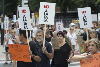 Imagen de una de las movilizaciones contra la tala de árboles en Deustu.