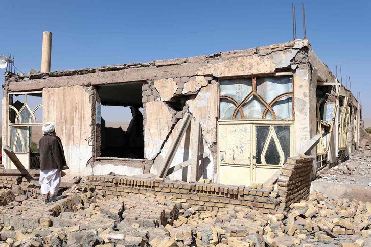 Así ha quedado una casa afectada por el terremoto en Sarbuland, en el distrito de Zindah Jan.