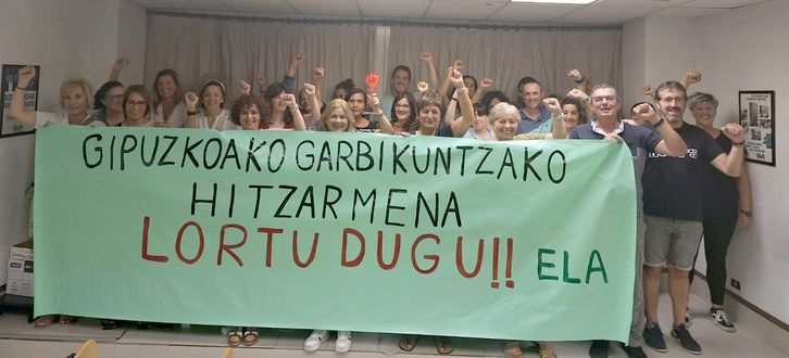 Pancarta de ELA celebrando el preacuerdo. 