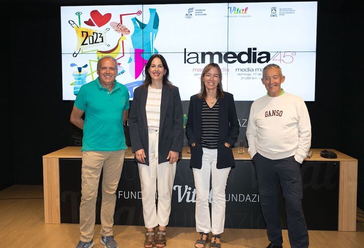 Organizadores y patrocinadores, en la presentación de la 45ª Media Maratón de Gasteiz.