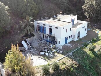 Imagen aérea de una de las viviendas atacadas.