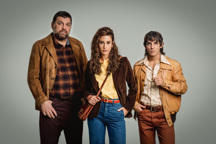 Hovik Keuchkerian, María Pedraza y Miguel Herrán en la primera imagen de la serie.