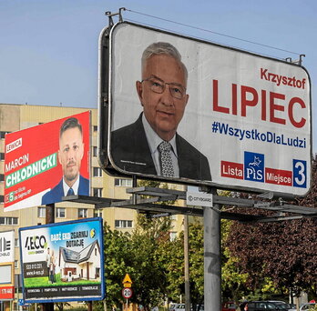 Carteles de propaganda para las elecciones del domingo.