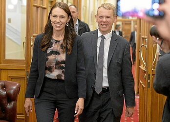 Jacinda Ardern eta Chris Hipkins.