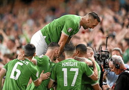 Irlanda celebra su tempranero gol frente a Países Bajos en el duelo clasificatorio para la Eurocopa 2024, que finalizó con un 1-2 favorable a los tulipanes.