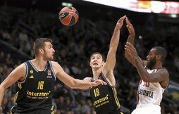 Codi Miller-McIntyre le dio puntos y entereza defensiva en los minutos finales al Baskonia.