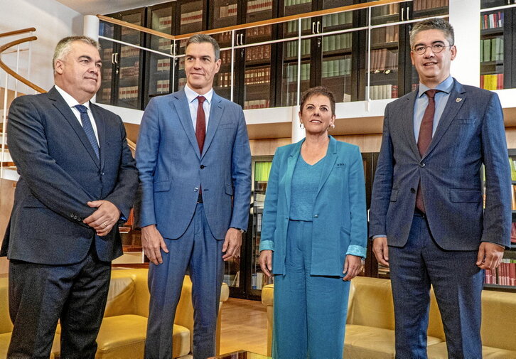 Santos Cerdán, Pedro Sánchez, Mertxe Aizpurua y Gorka Elejabarrieta, ayer en el Congreso español.