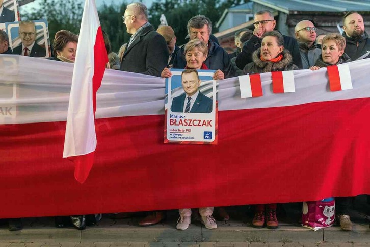 Seguidores del PiS, durante un acto electoral en Varsovia.