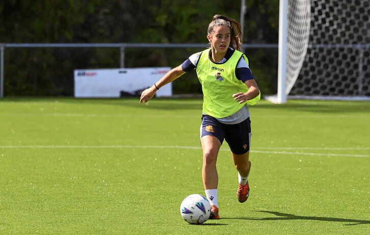 Nahia Aparicio durante un entrenamiento en Zubieta.