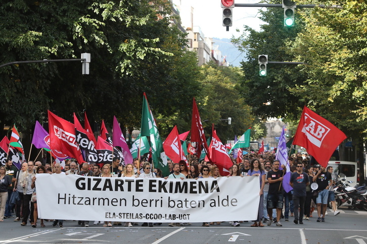 Imagen de la manifestación realizada en Bilbo en el marco de la primera jornada de huelga en los centros de enseñanza de iniciativa social.