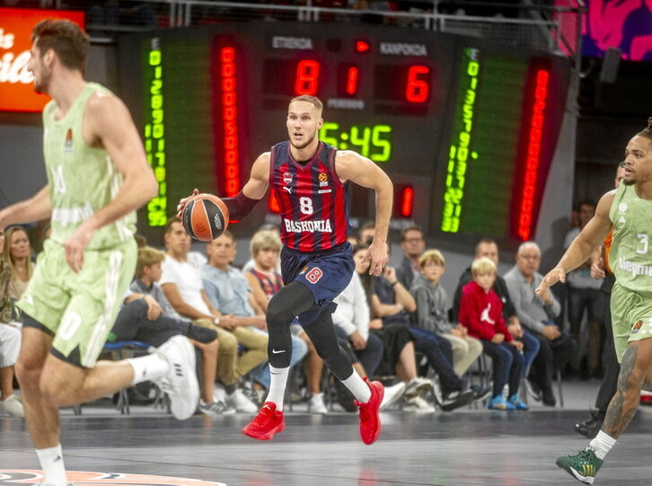 Sedekerskis fue vital para Baskonia en el tercer cuarto, pero luego bajó el nivel.