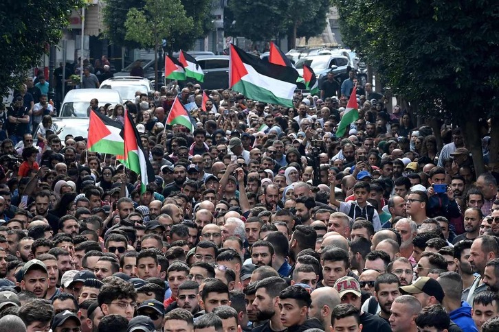 La masacre de Gaza está provocando masivas manifestaciones en Cisjordania, como esta de Ramallah.