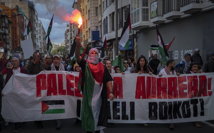 Palestina herriarekin elkartasunez mobilizazioa egin dute asteazkenean Donostian.