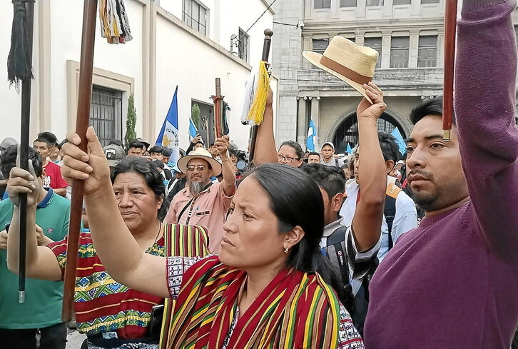 Las comunidades indígenas continúan sus protestas para exigir la renuncia de la fiscal general Consuelo Porras.