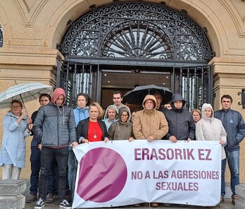 Concentración institucional celebrada en Getxo.