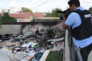 Periodista trabajando en la ciudad de Sderot, cerca de la Franja de Gaza.