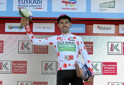 Jon Barrenetxea fue protagonista en la Itzulia y se llevó el maillot de la montaña.