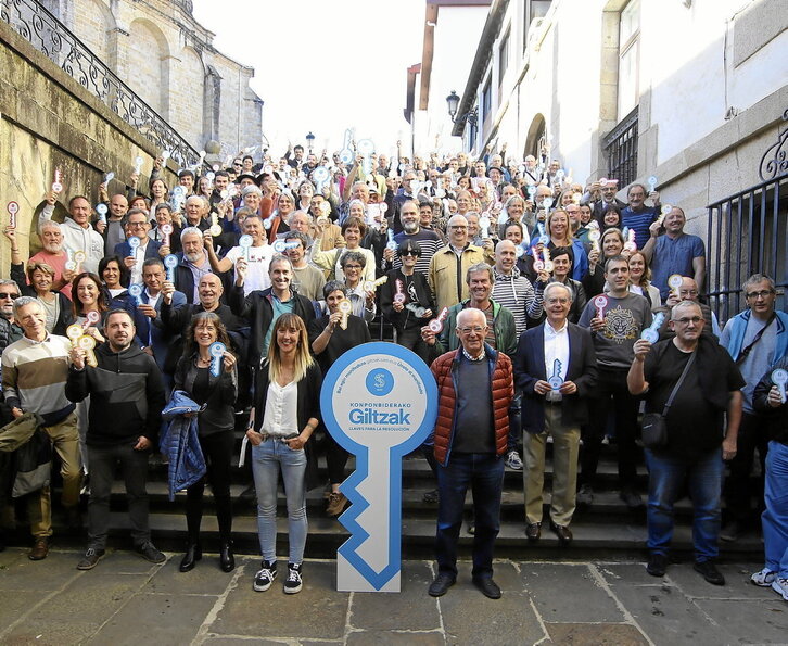 Personas relevantes de la sociedad vasca se reunieron en Gernika.