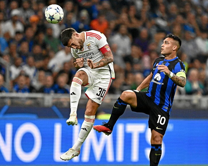 Nicolás Otamendi, con otro campeón del mundo como Lautaro Martínez en San Siro.