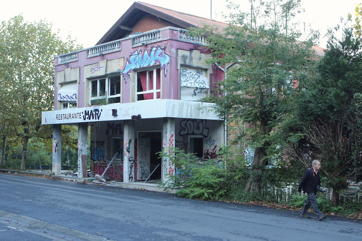 El cadáver fue encontrado en el edificio abandonado que albergó el restaurante Miramar.