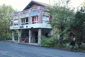 El cadáver fue encontrado en el edificio abandonado que albertó el restaurante Miramar.