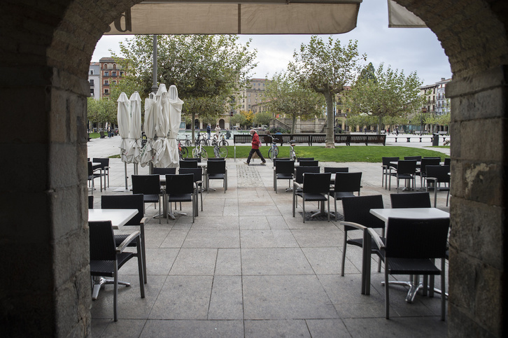 La Plaza del Castillo casi desierta y con las terrazas vacías en octubre de 2020.