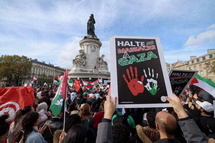 Una multitud se congregó el 22 de octubre en la parisina plaza de la República en defensa del pueblo palestino.