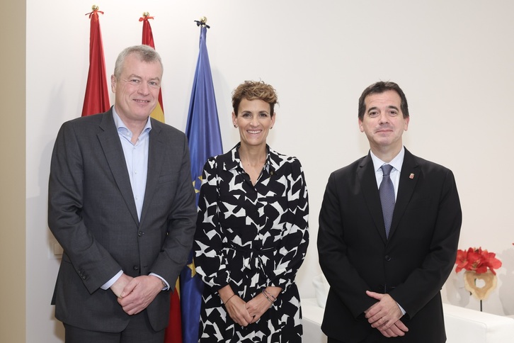 El consejero delegado de Siemens Gamesa, Jochen Eickholt; la presidenta del Gobierno de Navarra, María Chivite, y el consejero de Desarrollo Económico y Empresarial, Mikel Irujo. 
