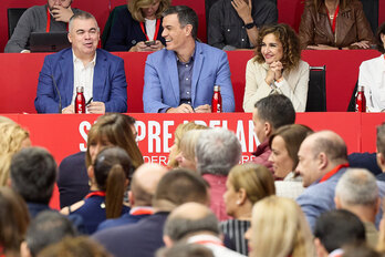 Pedro Sánchez, junto al navarro Santos Cerdán, en el Comité Federal del PSOE.