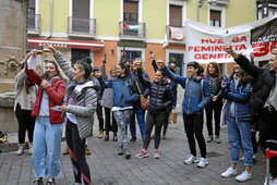 Atzoko brindisa, Nabarreria plazan.