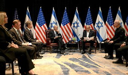 Jake Sullivan -segundo por la izquierda- participó en la delegación de EEUU que viajó a Israel.