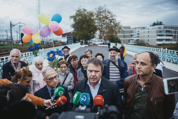 Eskualdeko alkateak ireki berri duten Avenidako zubian