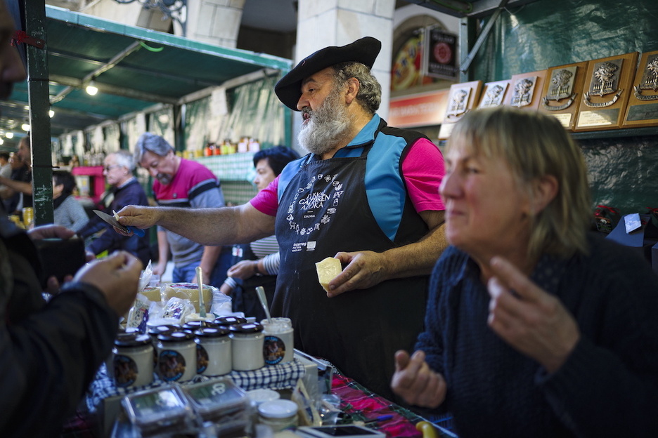 Este lunes la feria de Gernika ha reunido a 307 puestos.