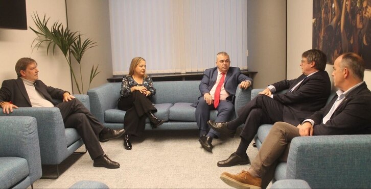El secretario de Organización del PSOE, Santos Cerdán, en su reunión con Carles Puigdemont en Bruselas.