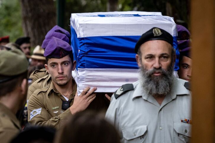 Hildako soldadu baten hileta, asteazken honetan Jerusalenen.