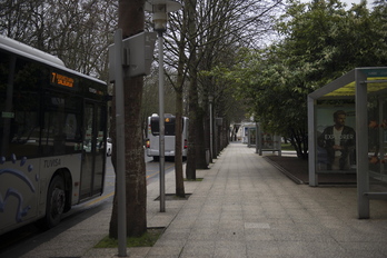 Gauean eskari bidezko geralekuetan autobusetara igotzeko aukera eskainiko du Gasteizko Udalak. 