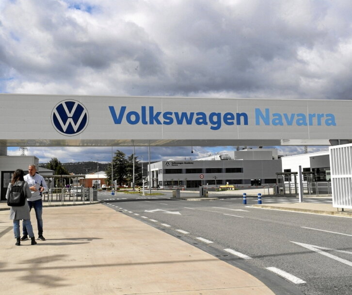 Puerta principal de la factoría de Volkswagen en Landaben.