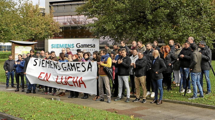 Concentración ante la sede de Siemens Gamesa en Zamudio.