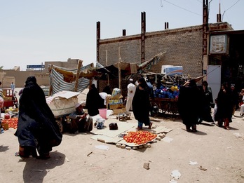 El mercado de Iranshar, en Baluchistán de Irán. Es la región más pobre y subdesarrollada del país y una de las más castigadas por la represión del régimen de los clérigos.