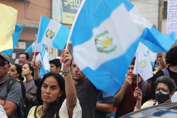Miles de personas, convocadas por las organizaciones indígenas se manifestaron el viernes en Ciudad de Guatemala en la Gran Marcha por la Democracia.
