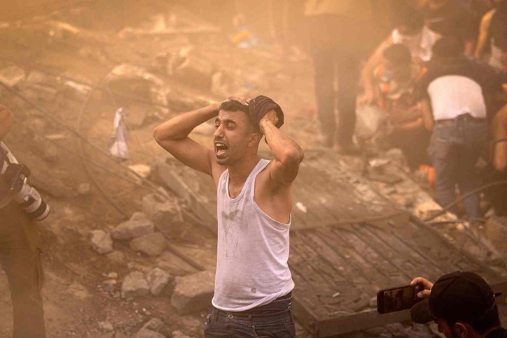 Rostros de desesperación tras un bombardeo israelí. 