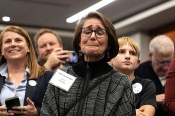 Una partidaria del derecho al aborto, emocionada en Columbus tras conocerse los resultados del referéndum.