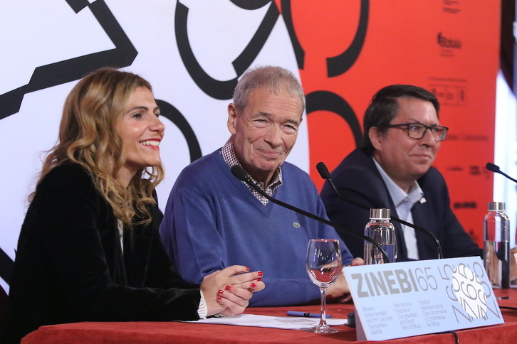 Fernández, Linares y Olabarria, en rueda de prensa.